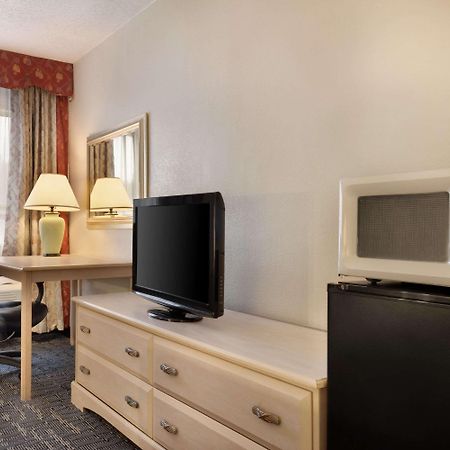 Baymont By Wyndham Des Moines North Hotell Eksteriør bilde