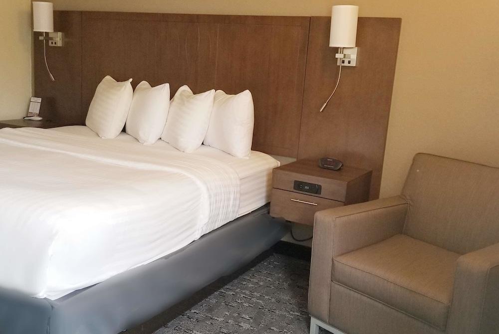 Baymont By Wyndham Des Moines North Hotell Eksteriør bilde